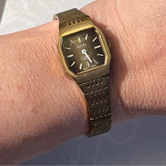 Novex watch tiger eye inspired face gold tone hardware unique joint band unisex - Picture 2 of 10